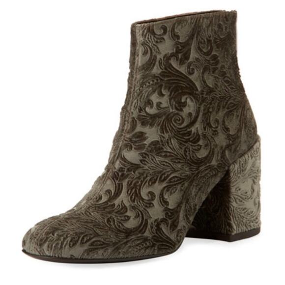 Stuart Weitzman Bacari Romantic Velvet Bootie in Greige Size 8 EUC - Picture 1 of 8